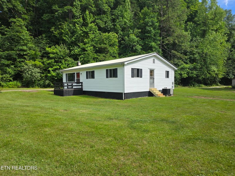 125 Willoughby Ln, Robbins, TN 37852