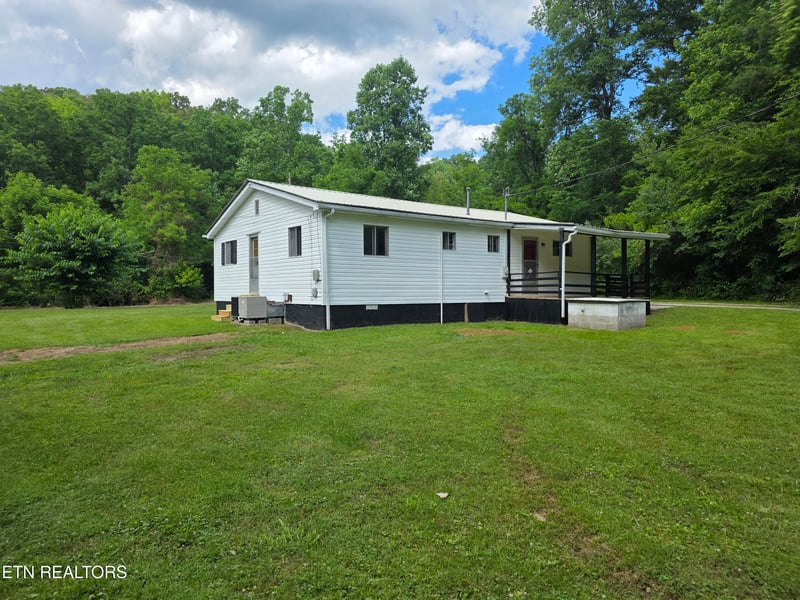 125 Willoughby Ln, Robbins, TN 37852