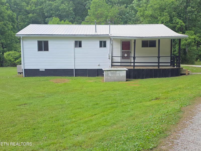 125 Willoughby Ln, Robbins, TN 37852