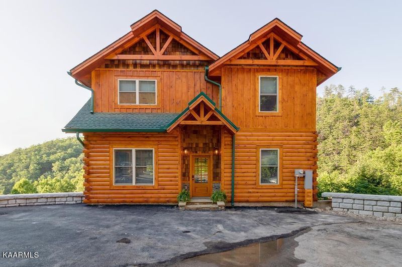 1250 Bird Nest Way, Sevierville, TN 37862