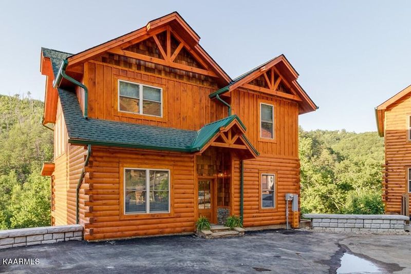 1250 Bird Nest Way, Sevierville, TN 37862