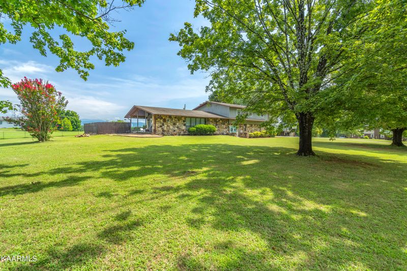 1250 Clendenen Rd, Maryville, TN 37801