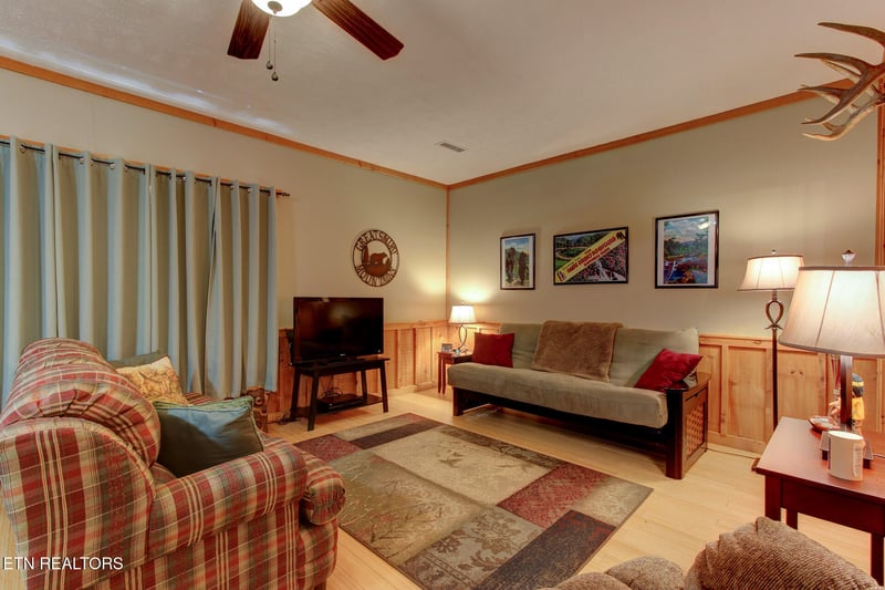 1250 Sugar Loaf Rd, Sevierville, TN 37876