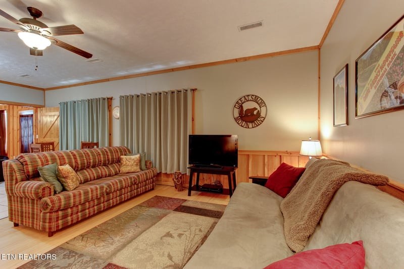 1250 Sugar Loaf Rd, Sevierville, TN 37876