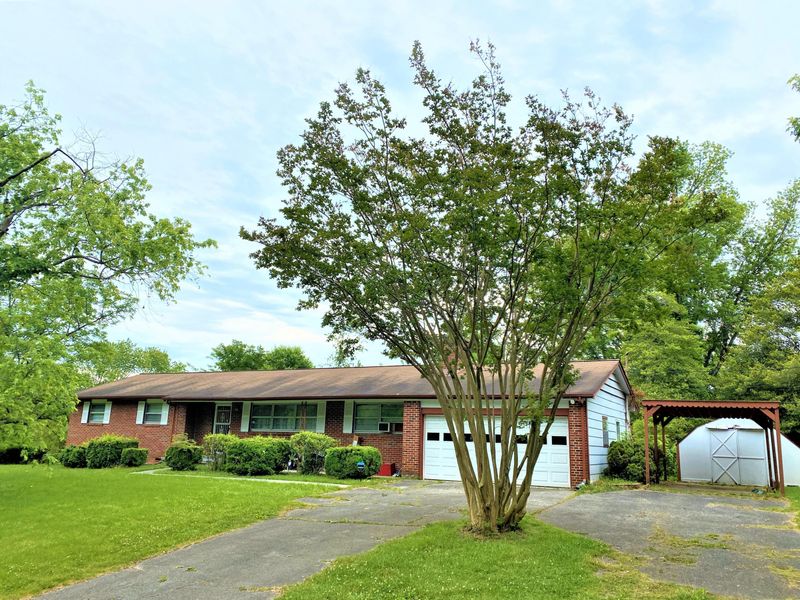 1251 Laurel Rd, Clinton, TN 37716