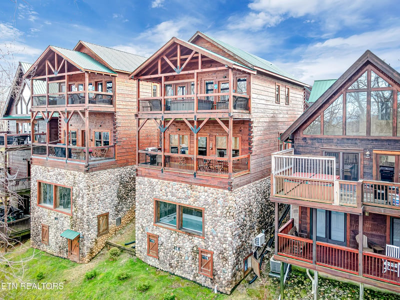 1253 Bear Cub Way, Gatlinburg, TN 37738