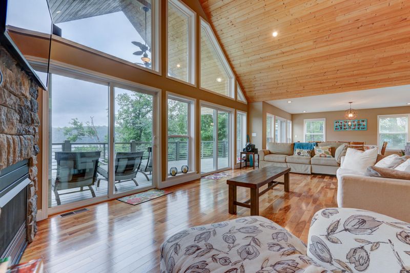 1254 Lakeside Dr, Jacksboro, TN 37757