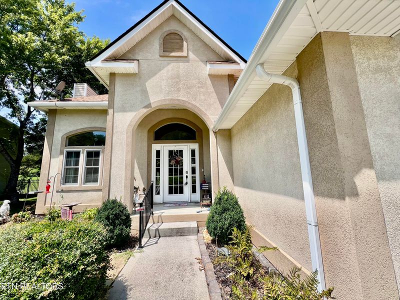 1255 Grenoble Dr, Knoxville, TN 37909