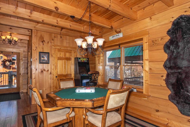 1256 Bear Cub Way, Gatlinburg, TN 37738