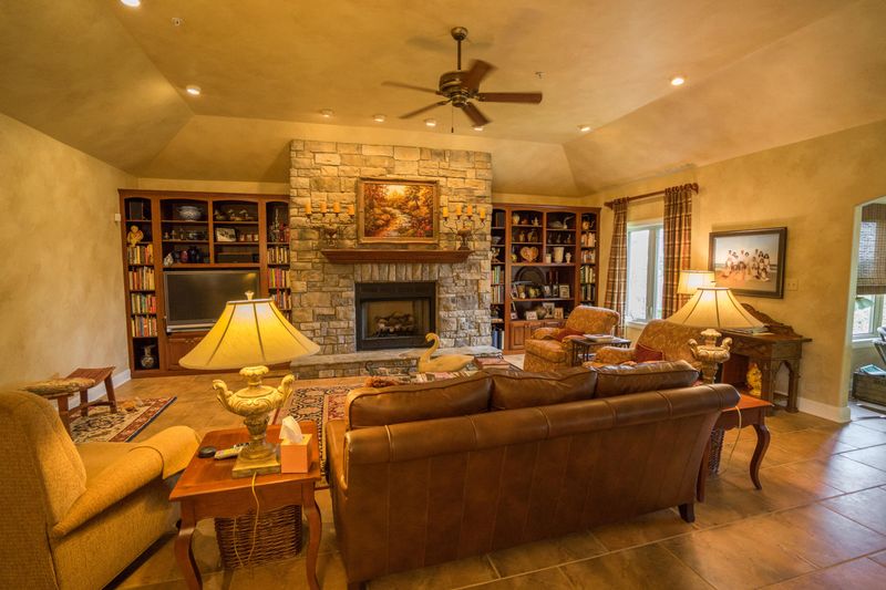 1257 River Dr, Blaine, TN 37709