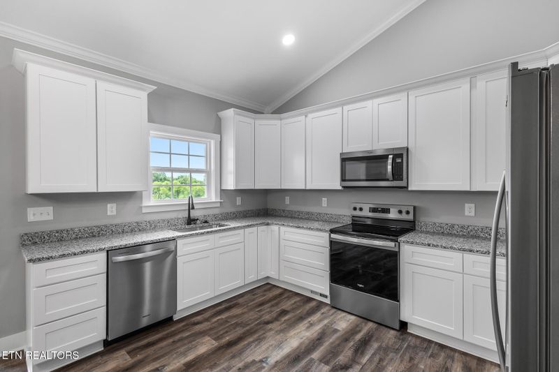126 Barclay Ln, Madisonville, TN 37354