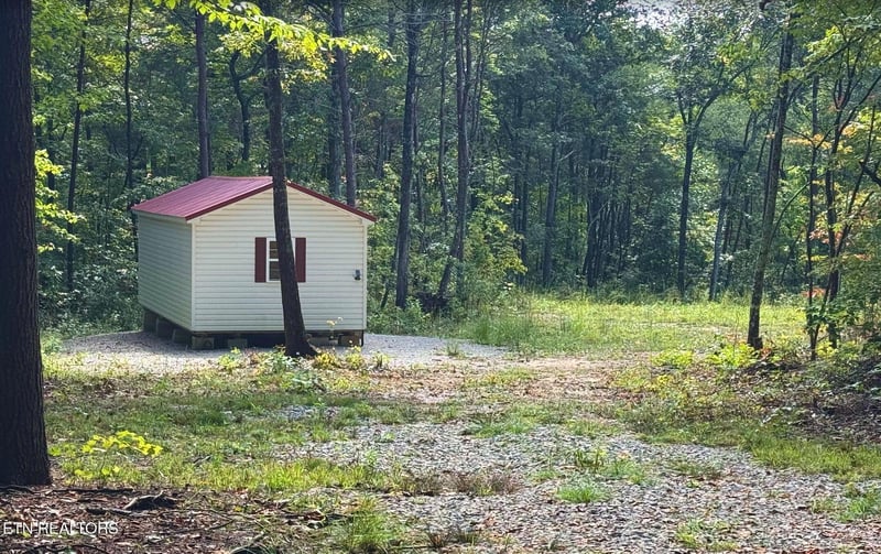 126 Bo's Way, Deer Lodge, TN 37726