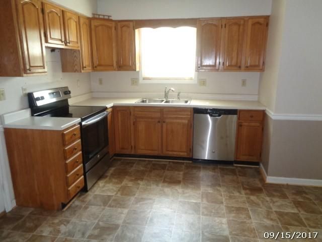 126 Crescent Ln, Jacksboro, TN 37757