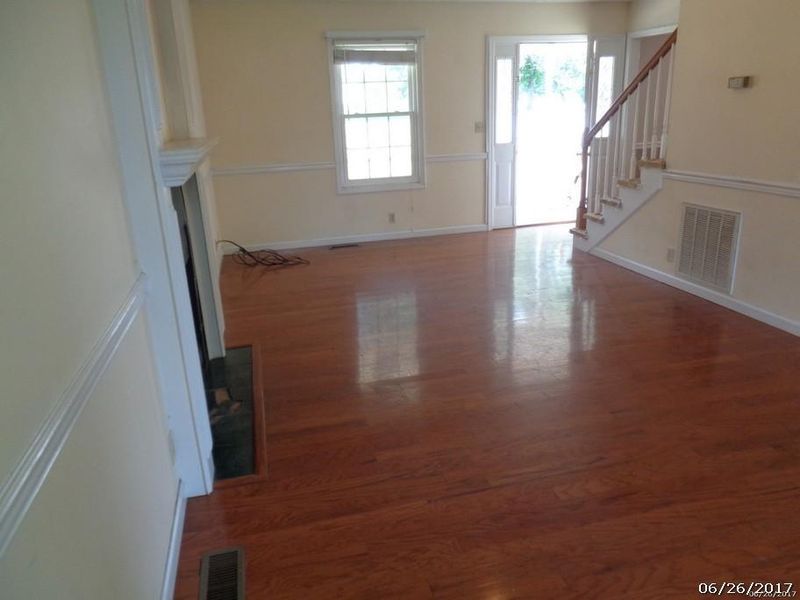 126 Crescent Ln, Jacksboro, TN 37757