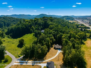 126 Cross Creek Cir, Maynardville, TN 37807