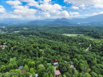 126 Cutter Gap Rd, Townsend, TN 37882