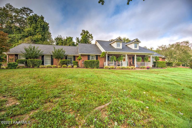 126 Danbury Dr, Oak Ridge, TN 37830