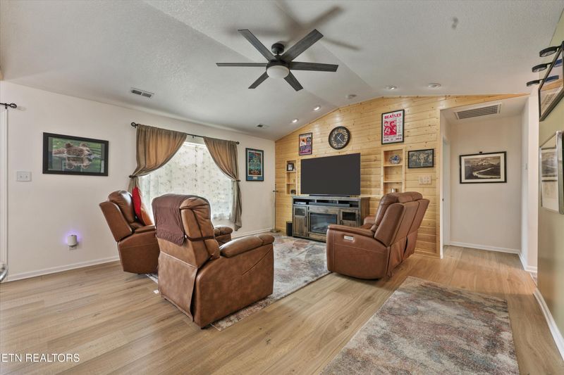 126 Hartfield Ln, Loudon, TN 37774