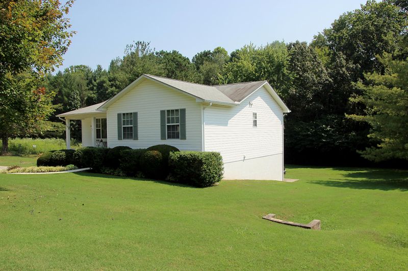 126 Hendrix Dr, Oak Ridge, TN 37830