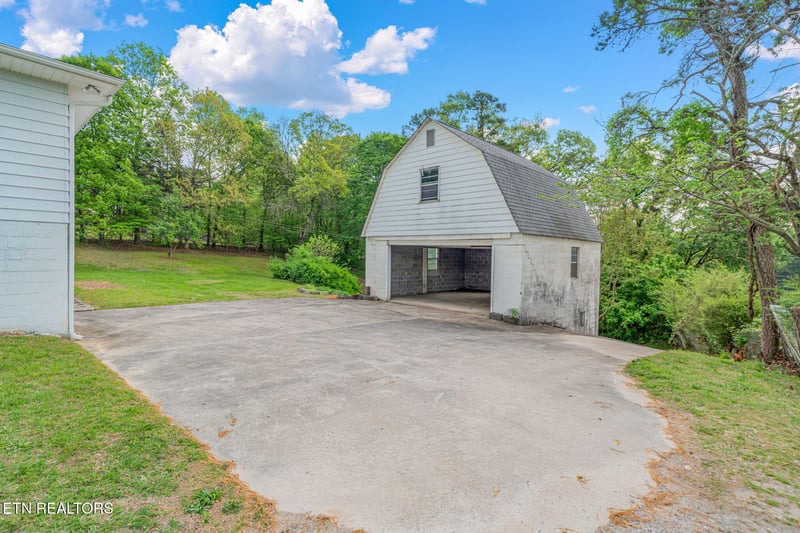 126 Hicks Ln, Rockwood, TN 37854