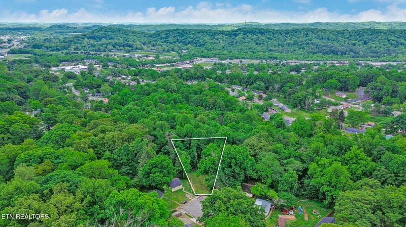 126 Jonathan Ln, Oak Ridge, TN 37830