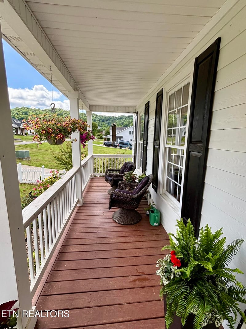 126 Larkspur Dr, Andersonville, TN 37705