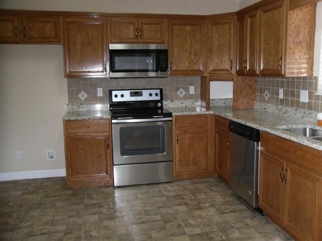 126 Legacy Dr, Madisonville, TN 37354