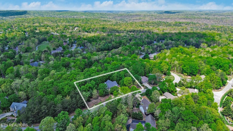 126 Mariners Dr, Fairfield Glade, TN 38558