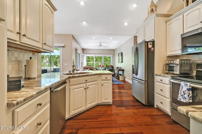 126 Mariners Dr, Fairfield Glade, TN 38558