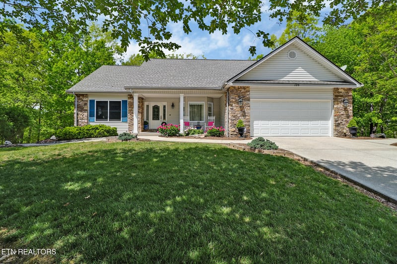 126 Mariners Dr, Fairfield Glade, TN 38558