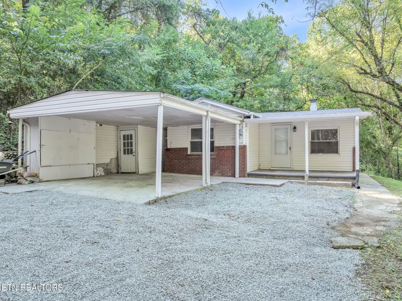 126 Moore Ln, Powell, TN 37849