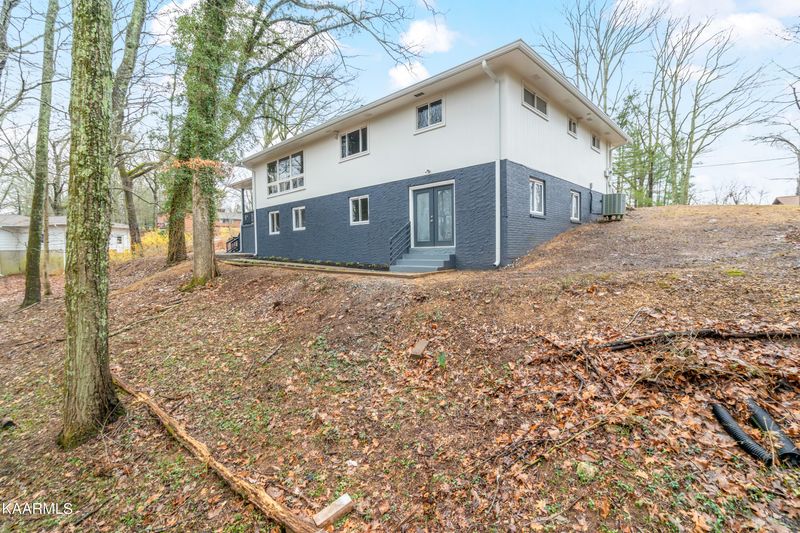 126 Morningside Dr, Oak Ridge, TN 37830
