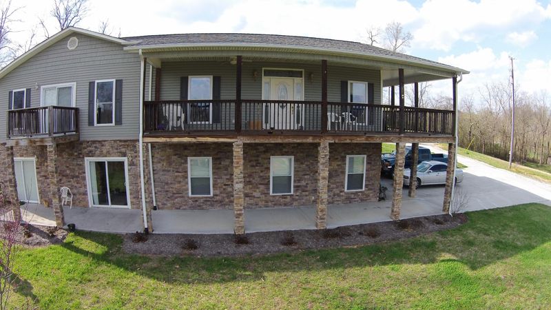126 Nelson Ln, Clinton, TN 37716