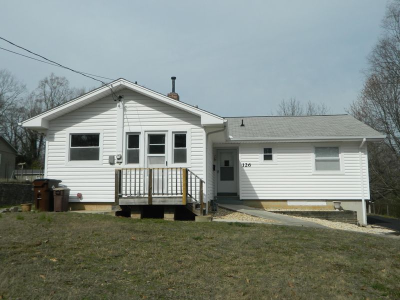 126 Outer Dr, Oak Ridge, TN 37830