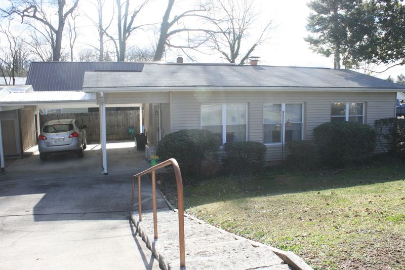 126 Parsons Rd, Oak Ridge, TN 37830