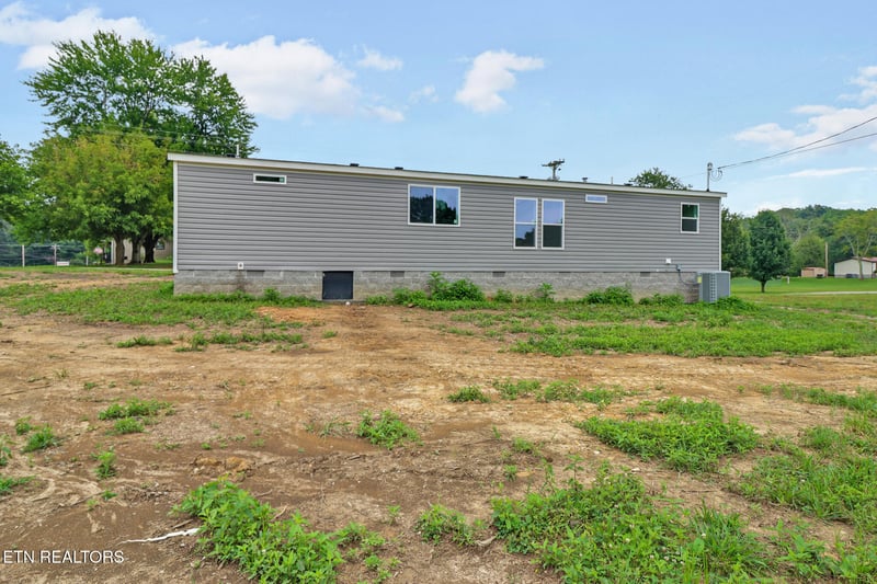 126 Pullman Ln, Oneida, TN 37841