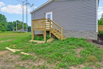 126 Pullman Ln, Oneida, TN 37841