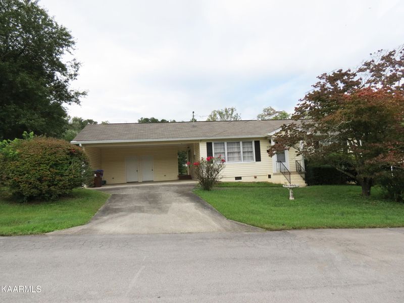 126 S Seneca Rd, Oak Ridge, TN 37830