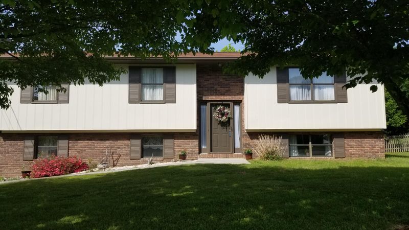 126 Stowers Dr, Corryton, TN 37721