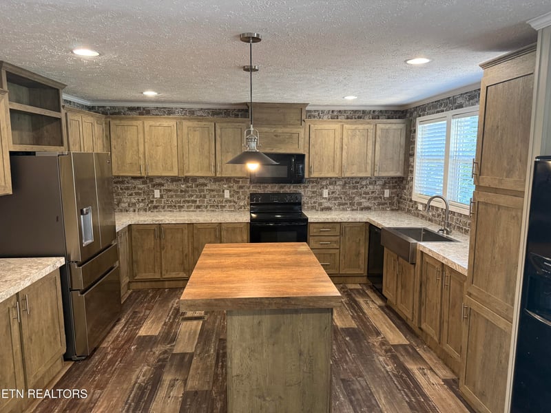 126 Texas Ln, Kingston, TN 37763