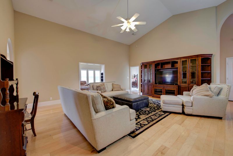 126 Tradewind St, Clinton, TN 37716