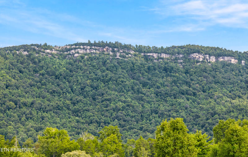 126 West Dr, Lafollette, TN 37766