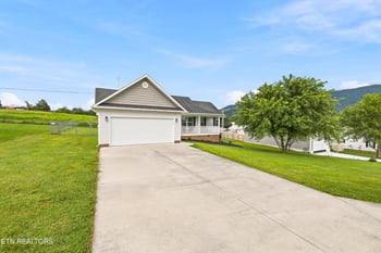 126 West Dr, Lafollette, TN 37766