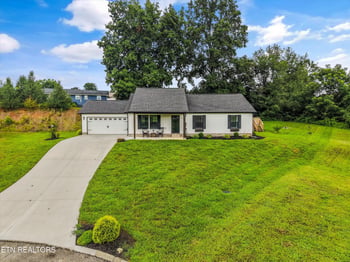 126 Zoe Cir, Jacksboro, TN 37757