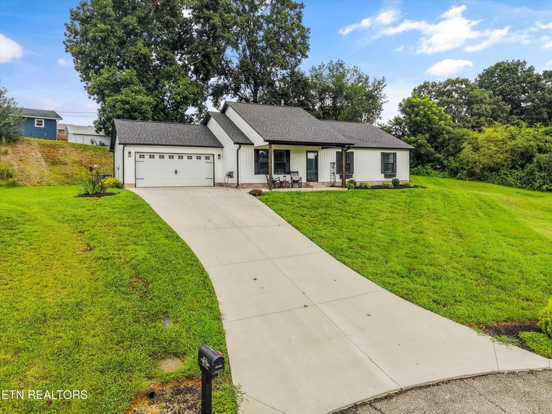 126 Zoe Cir, Jacksboro, TN 37757