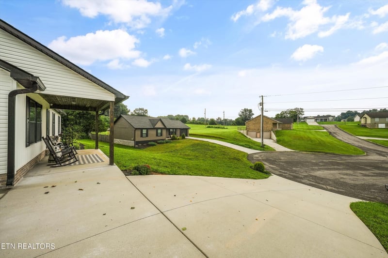 126 Zoe Cir, Jacksboro, TN 37757