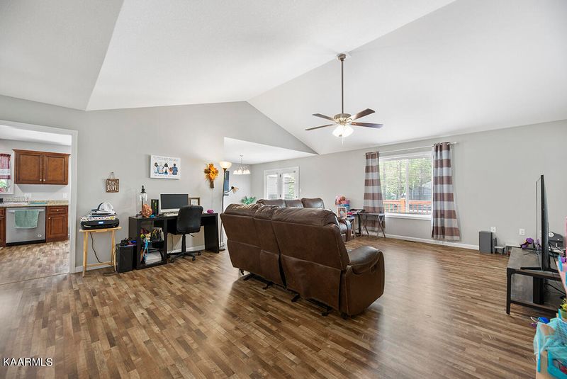 1260 Toomey Rd, Oneida, TN 37841