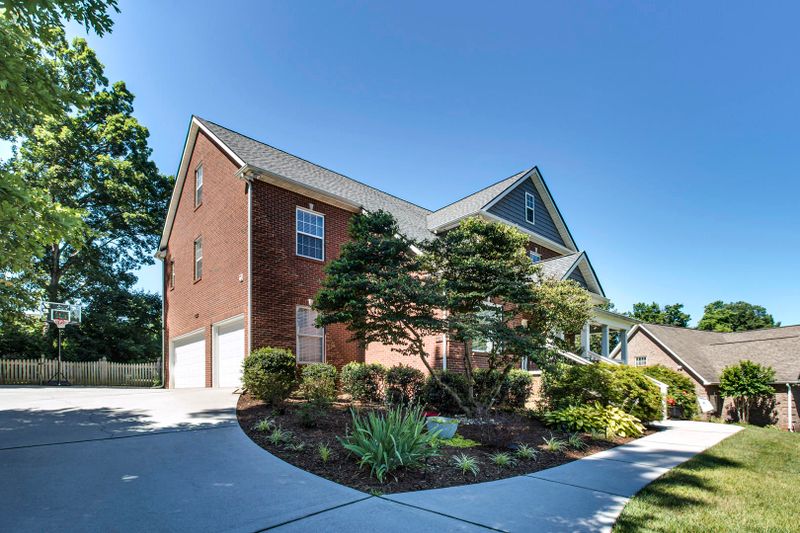 12608 Hickoryborough Ln, Knoxville, TN 37922