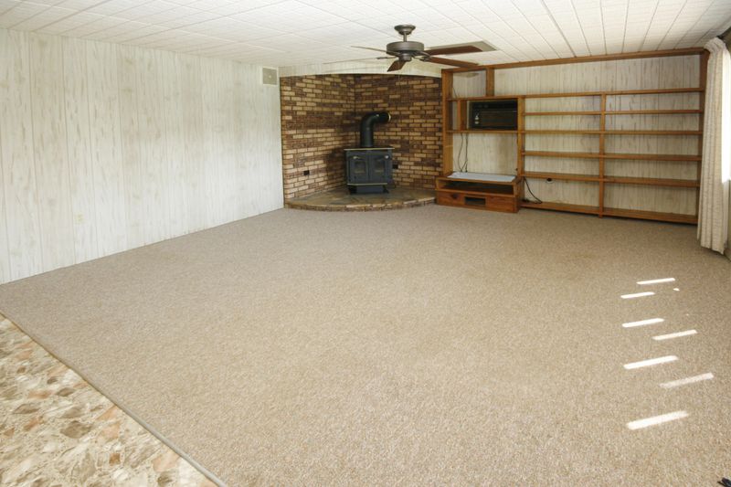 1261 Bayfront Dr, Sevierville, TN 37876