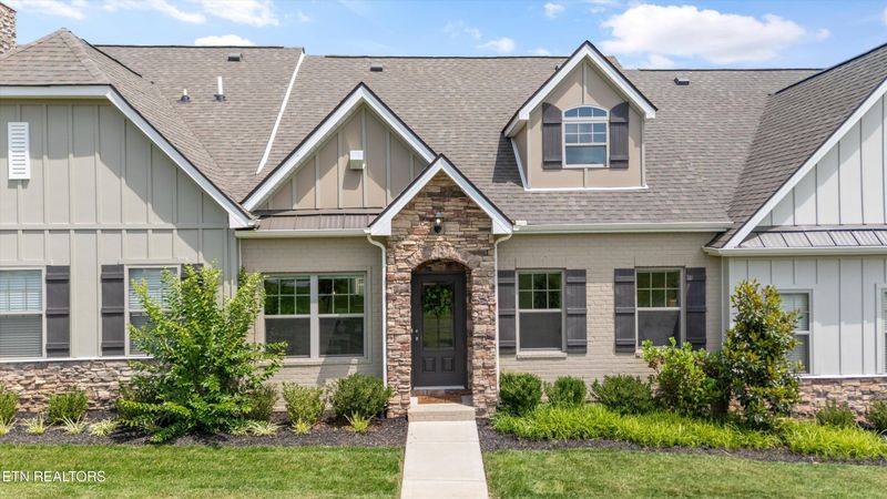 12626 Needlepoint Dr, Knoxville, TN 37934